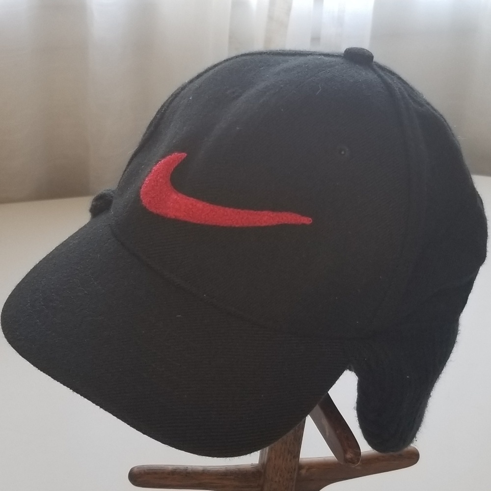 Nike hat with knit back flap